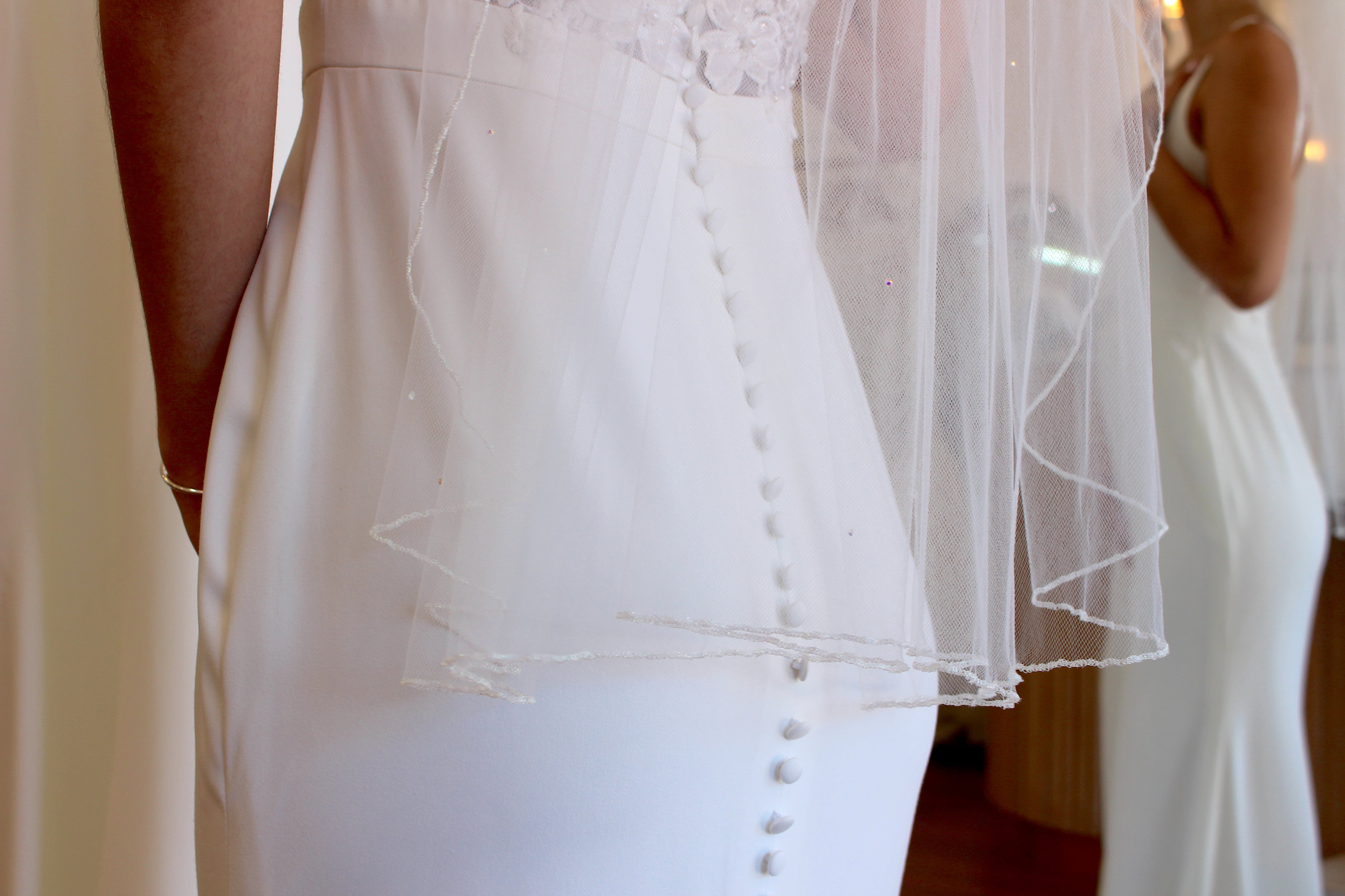 Halle Elbow Veil