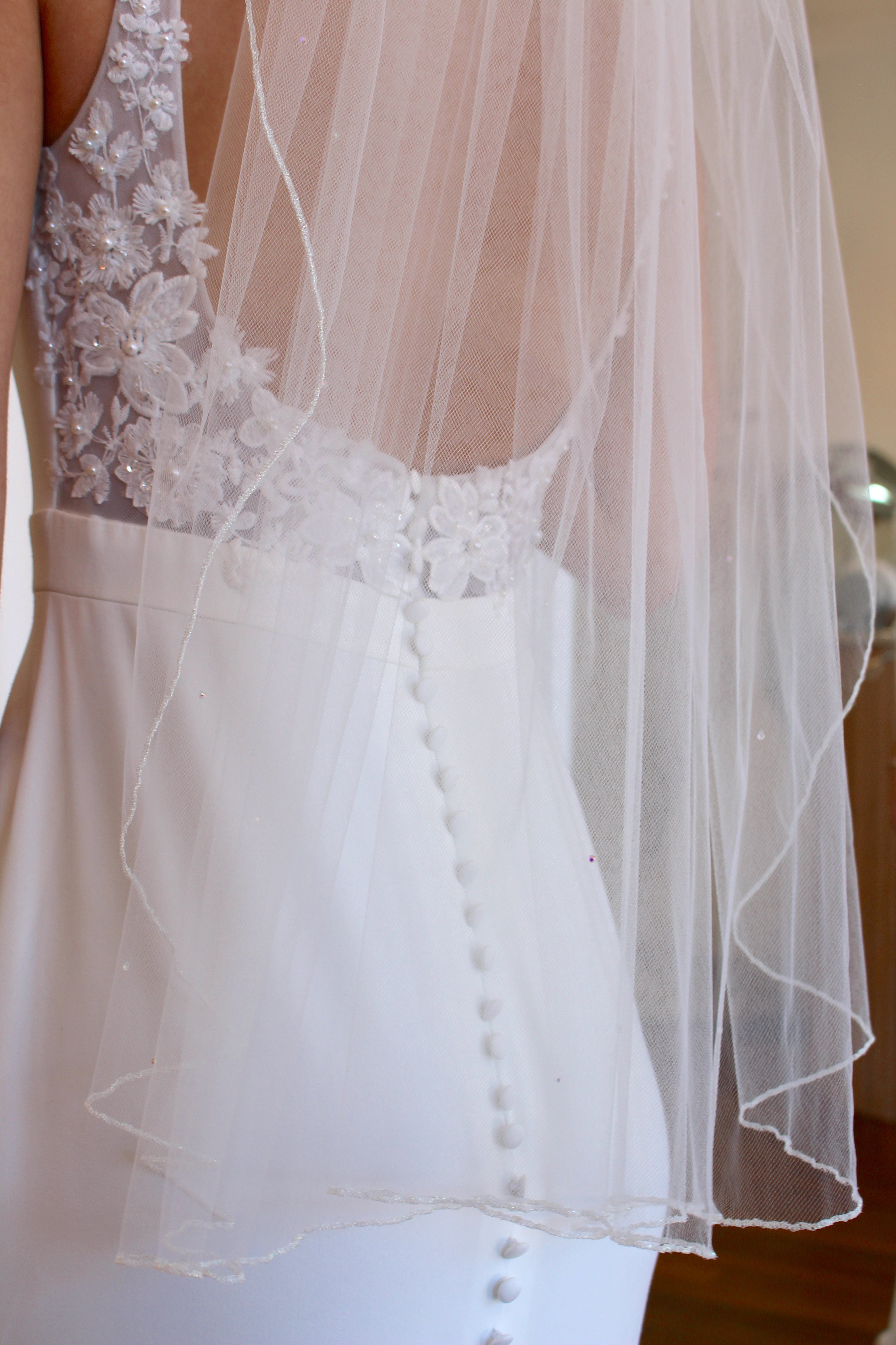 Halle Elbow Veil